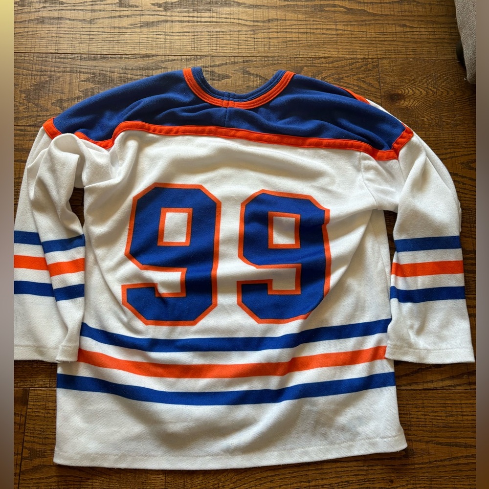 Vintage Edmonton Oilers
Wayne Gretzky jersey/top